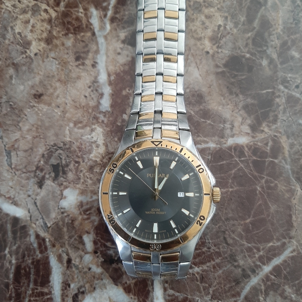 Pulsar 2 tone watch.